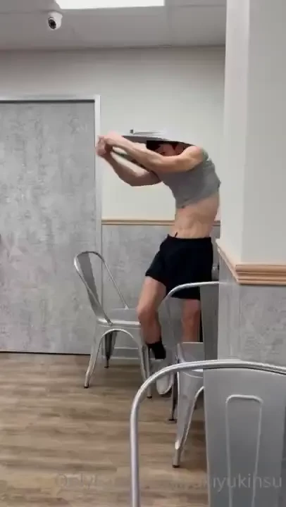 Caught by fans at the convenience store 