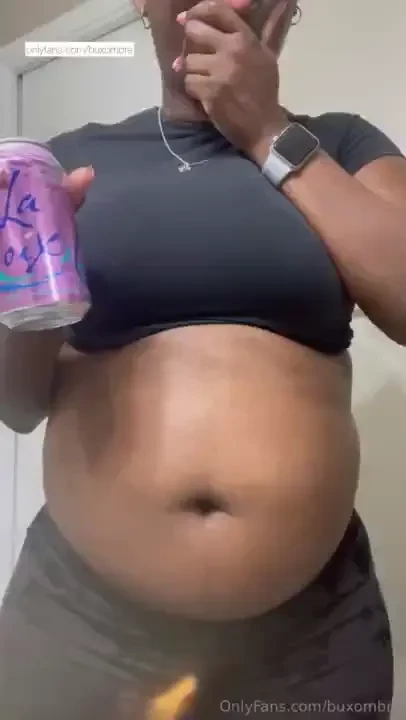 A lil chug after eatingggggg 