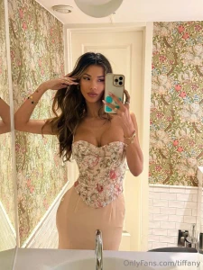 Mirror check still that girl