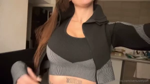 Pour voir la suite to see more of my boobs venus rey