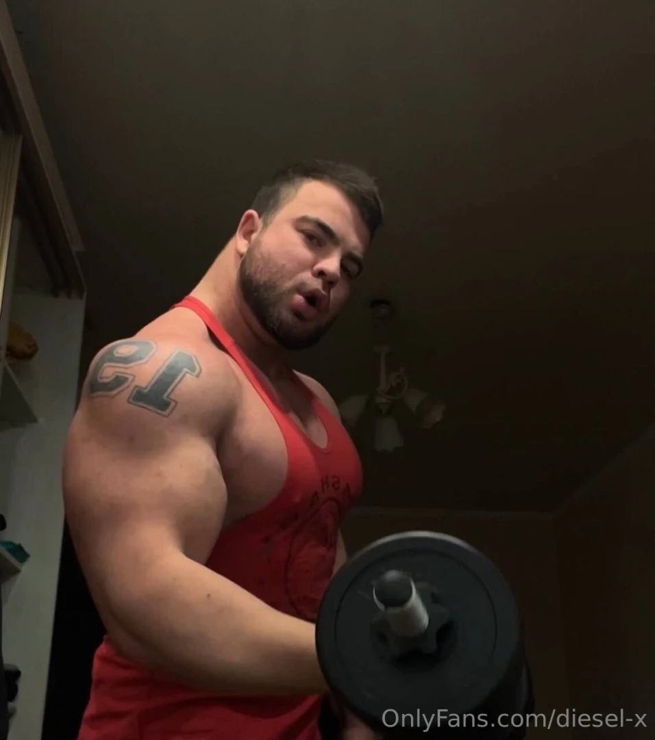 Handsome straight bodybuilder 6 2 246 27 years i am available for part 36 