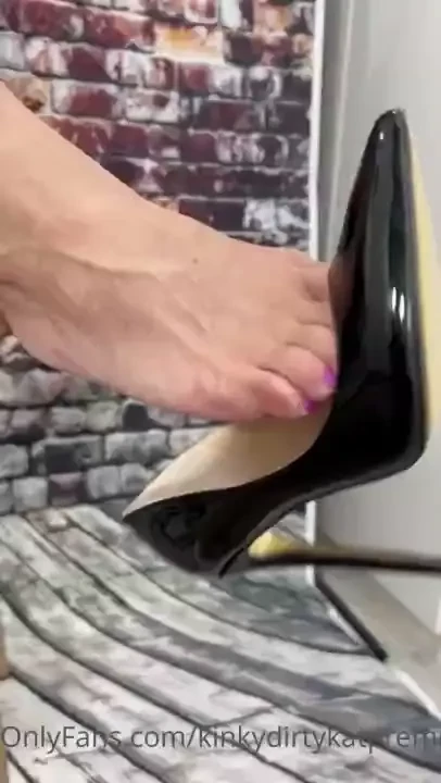 Shoe sunday special 5 5 - shoe dangling your mistress just loves 