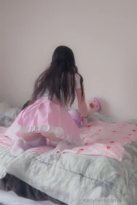 Dont peek gt lt im just trying to make the bed part 2