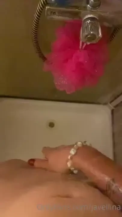 Massaging my clit in the shower 