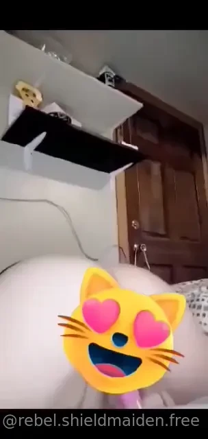 Thick bbw with blue eyes come sub to my page and let me rock your 