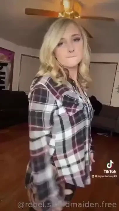 Ad your favorite cum slut taylorrrdxxx is doing big things over on vip 