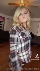 Ad your favorite cum slut taylorrrdxxx is doing big things over on vip