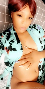 Fresh out the shower come oil me up