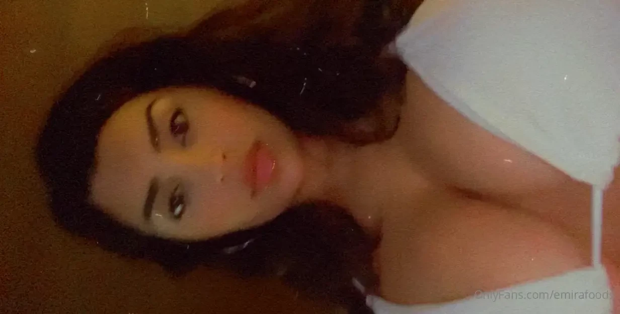 Hi honeybear would you like me in white feeling on myself 