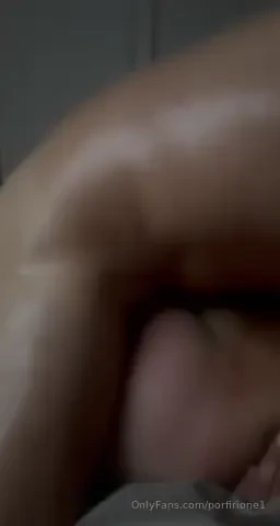 Abbiamo scopato tutto un pomeriggio il culo di questo ragazzino vuoi 