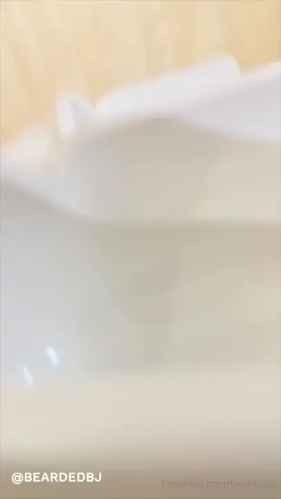 I noticed this early 30-something handsome dude checking me out the 