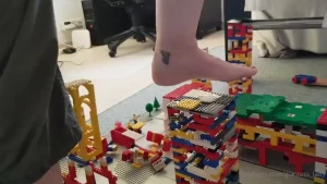 Giantess_lady legocity crush
