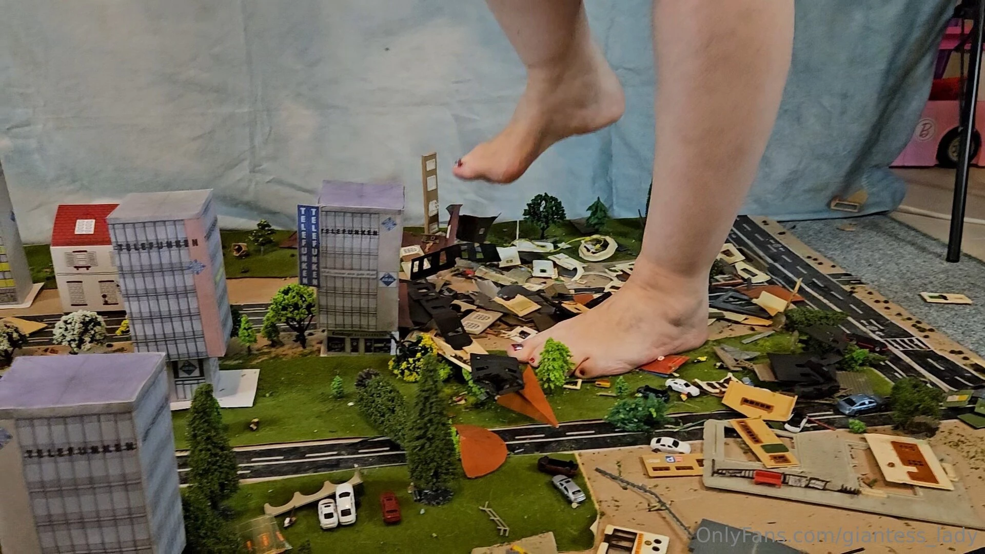 New video out now giantess lady is back in a new city 