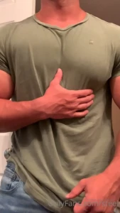 Sexy steel popping his pecs