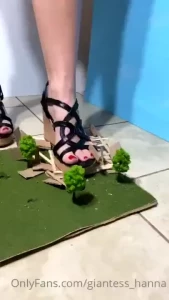Giantess hanna destroys building with her beautiful feet an heels