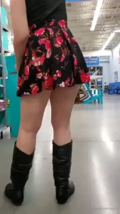 So in this video three guys in the store saw exactly what you get to i