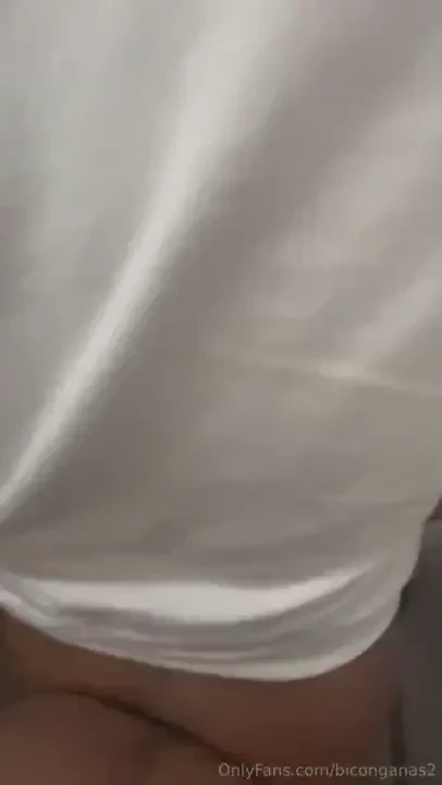 Un rapidito en el ba o p blico con espectadores antes de entrar a 