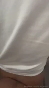 Un rapidito en el ba o p blico con espectadores antes de entrar a