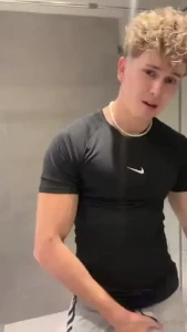 My first video in my life cumming without using hands enjoy watching