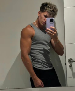 Hey babys welcome to my free preview page here i m not posting my nude part 1