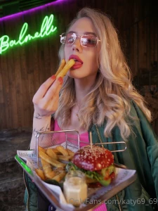 If i was invited on a date to a restaurant with barbecue or burgers i