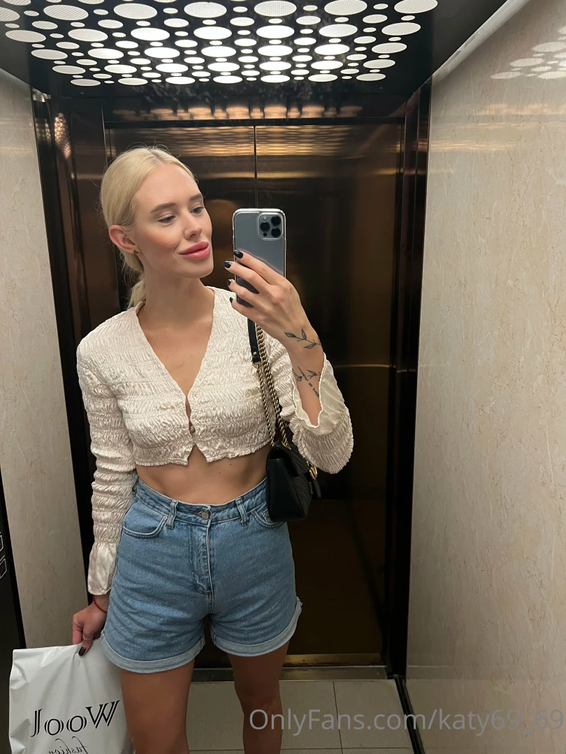 katy69-69 - Have you ever had sex in an elevator would do it to me hehe 