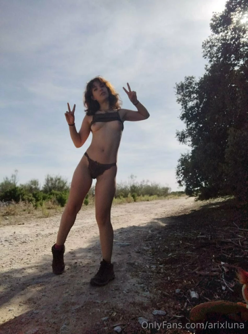 Holiiii s claro que me giro para que puedas verme por detr s qu te 