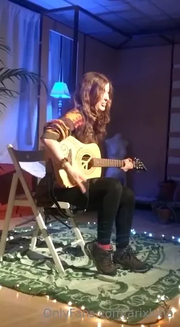 No s hasta qu punto quer is entrever cachitos de mi vida la verdad 