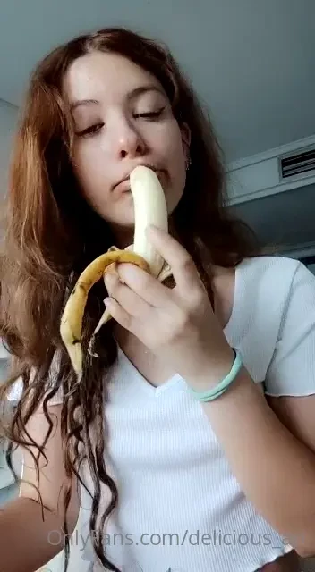 He ido a comprar fruta los pl tanos son mis favoritos 