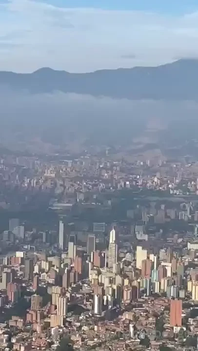 Desde esta monta a quiero follarme dos nalgones para mi 