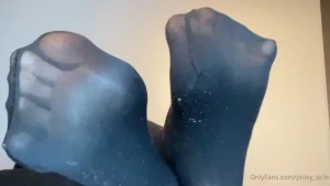 It gets so hot in these tights check your messages for the full 1