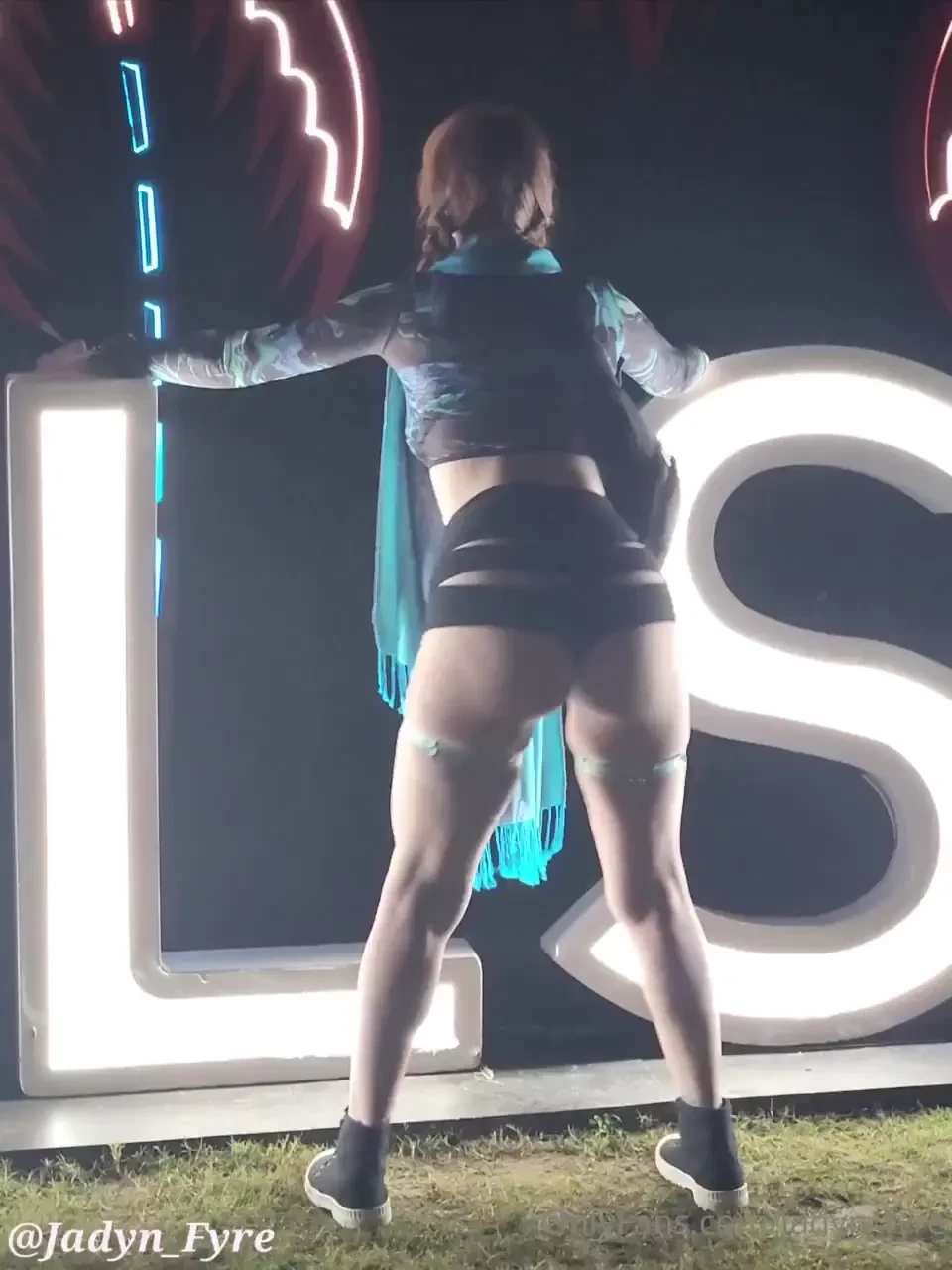 Do you appreciate a little ass shaking this early in the day 