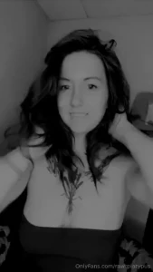 I feel a little bit like i m in an old noir film mysterious and sexy