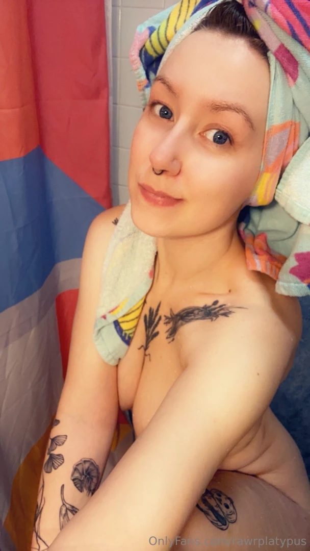 A few pictures from after my shower i love being wet and naked 