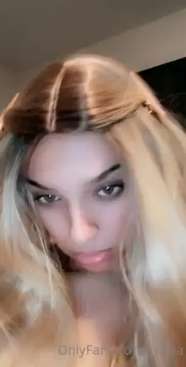 I got a new wig should i make sexy content in it sneak a peak 