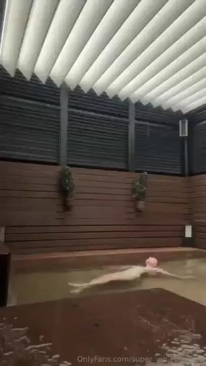 I wish i had you waiting for me in the water haha 