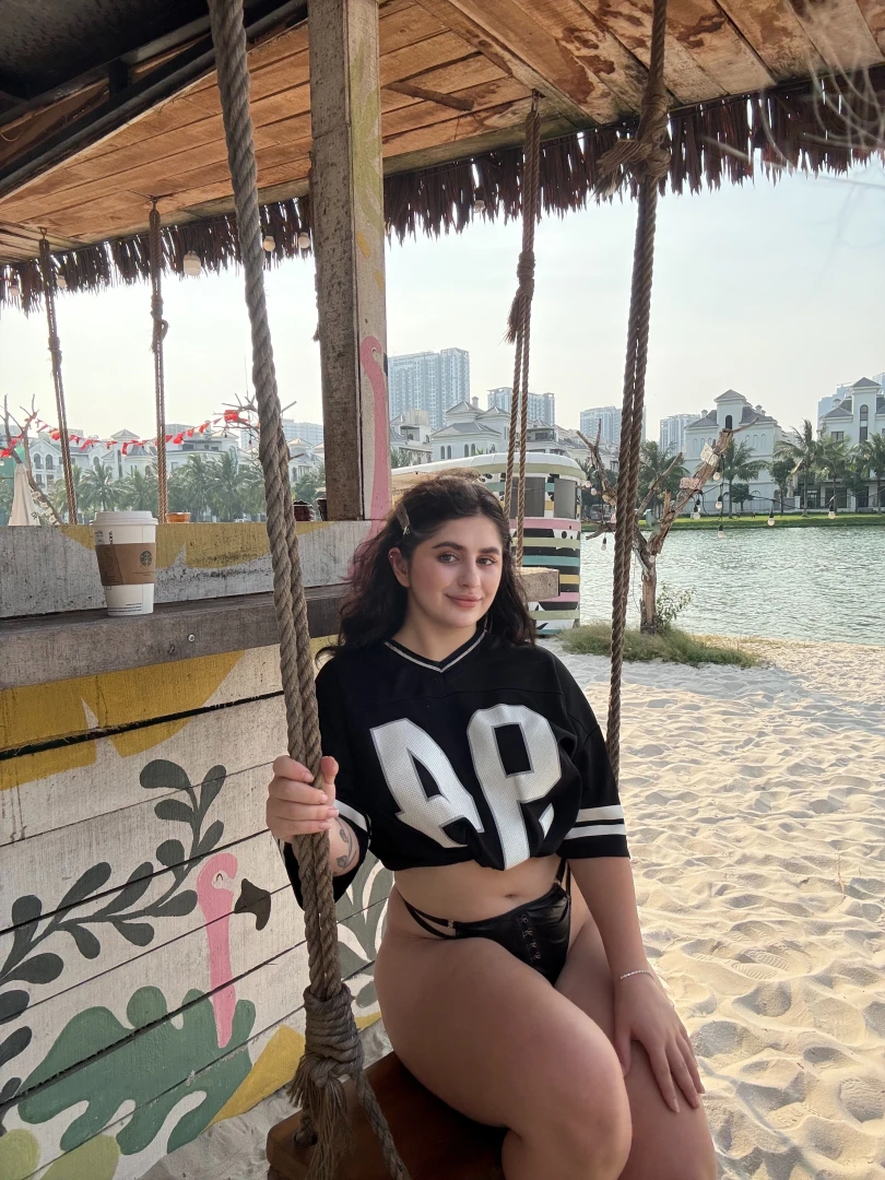 Tropical vibes and confident curves 