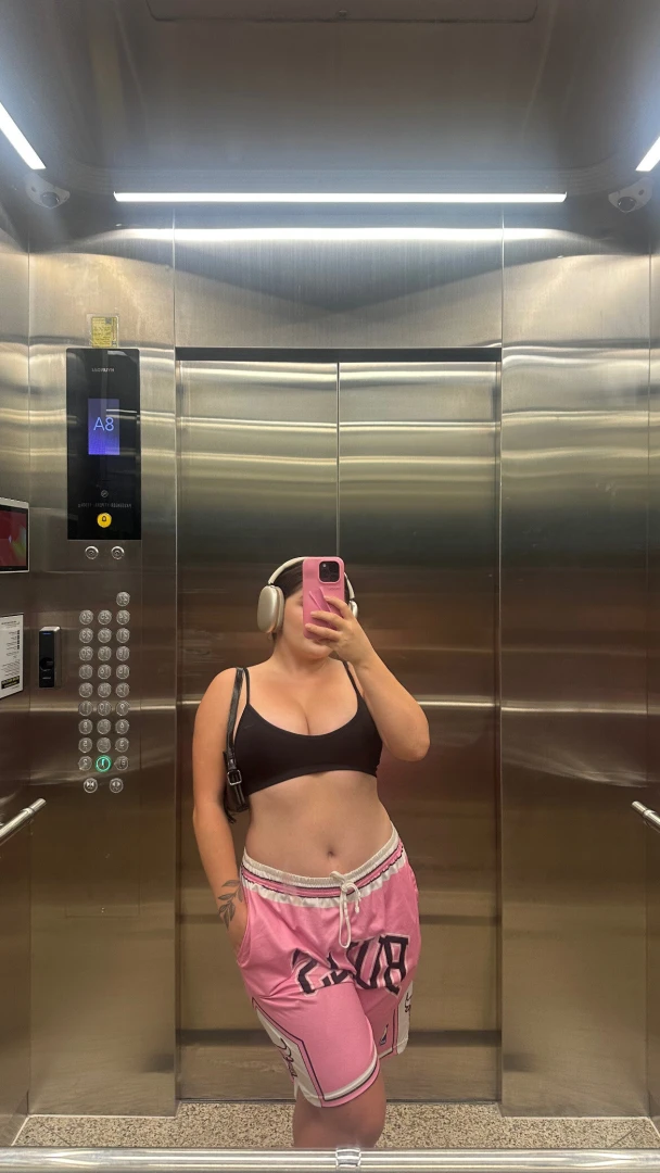 I m feeling pink today 