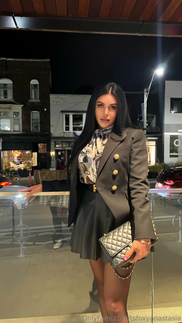 Want to play secretary and sign my dildo-shaped contract baby 