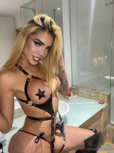 Sucking the warm cum out