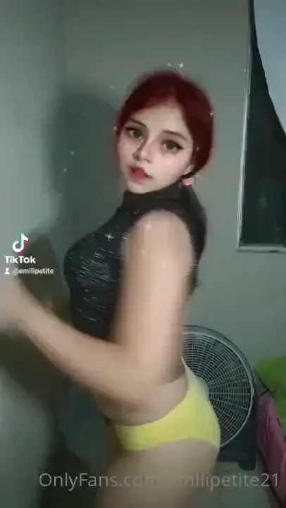 Ustedes deciden que quieren ver aqu y que ropa me pongo o me quito 