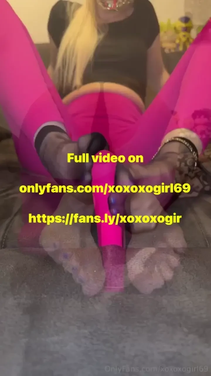 Check out my new joi video look at my feet and ass and see me jerking 