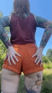 She s a ten but she asks you to take nudes of her every time you leave