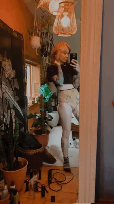 She s a ten but she only wears granny panties 