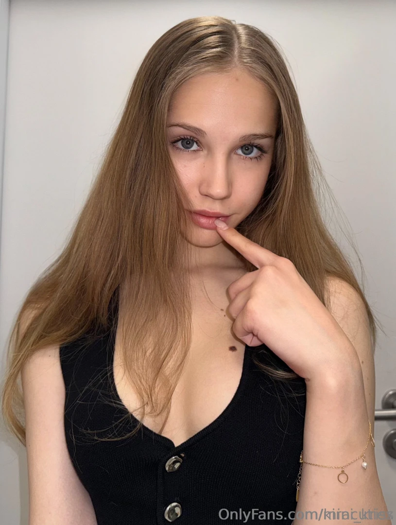 Write to her mini_kriss she is online now this hot mini_kriss has been part 3 
