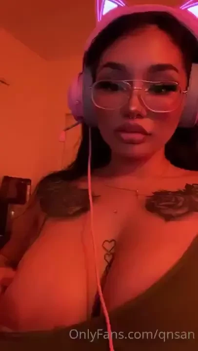Come play with me suck on my tits 