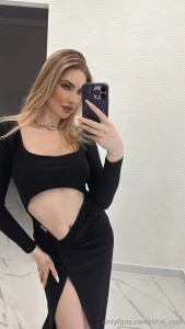 Do you like that dress how does it fit me