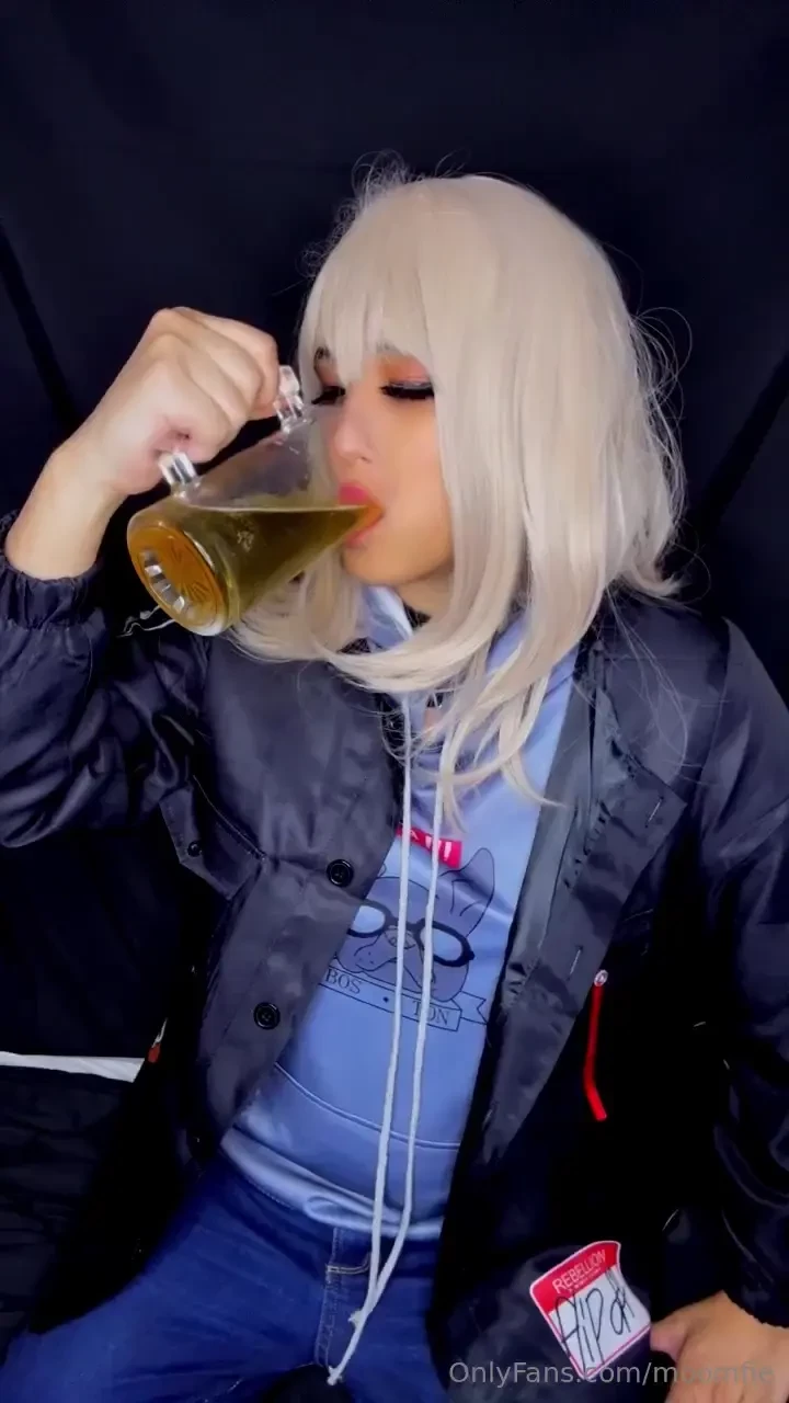 Let s drink with momoka i already posted this on main but i got a more 