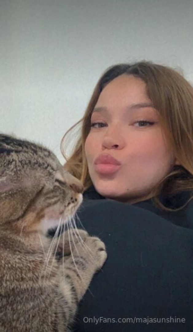 My kitten and i wish you a lovely weekend and start to the month 