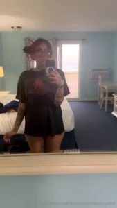 Gonna shoot sets in a bit but for now enjoy some thigh jiggles